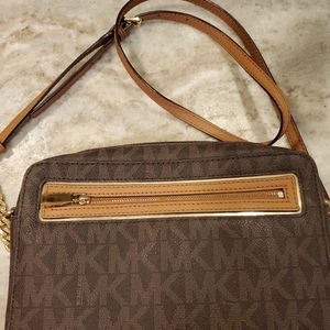 Michael kors crossbody